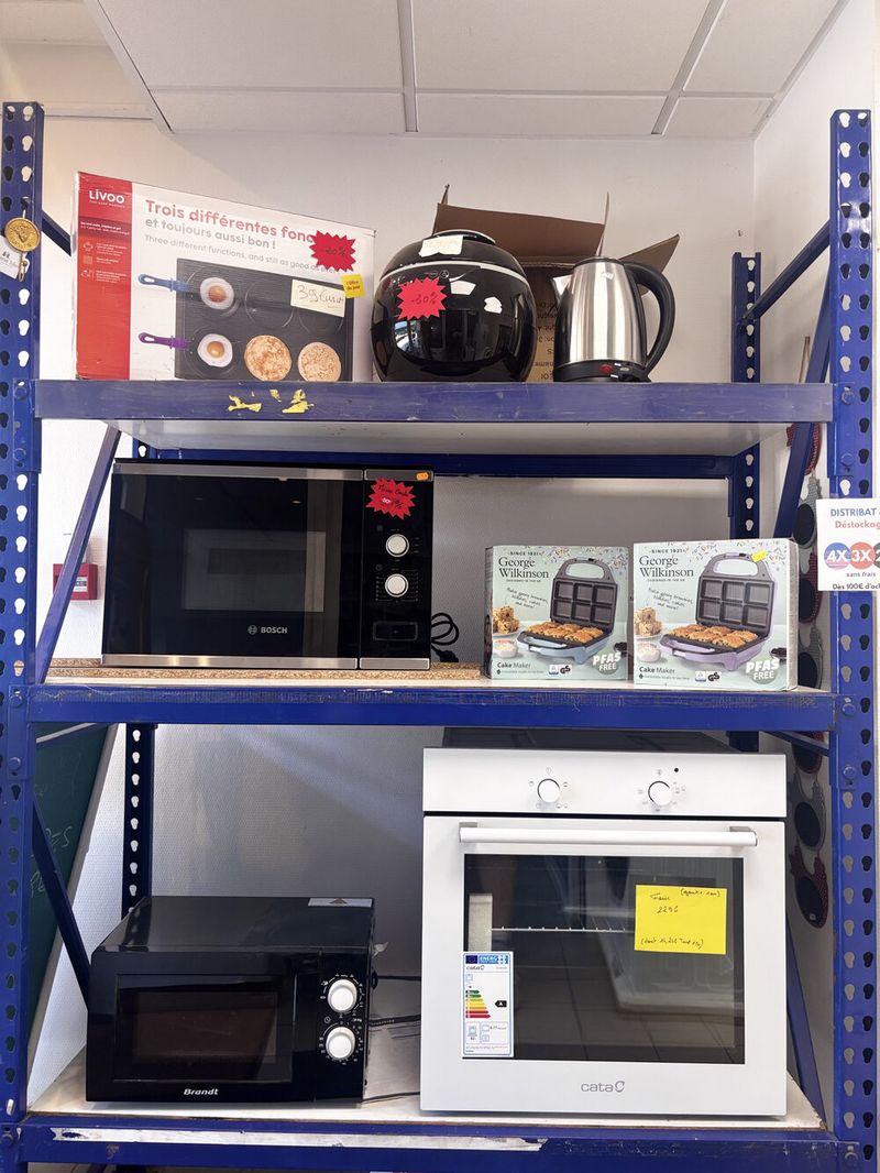 Rayon électroménager de Distribat 82 : micro-ondes, four encastrable, bouilloire et appareils de cuisine