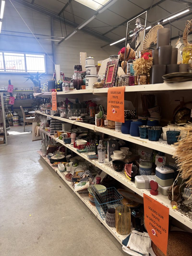 Rayon déco de Distribat 82 : vaisselle, verrerie, bougies et objets de décoration en soldes